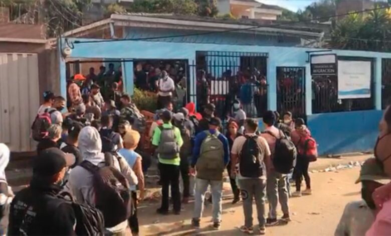 Autoridades enfrentan un incremento significativo en la llegada de migrantes a través de la frontera con Nicaragua.