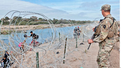 Funcionarios de Texas prometen instalar alambre de púas a lo largo de toda su frontera con México
