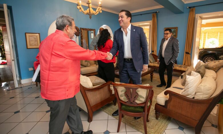 Héctor Zelaya realiza visita a San Vicente y las Granadinas en preparación para el cambio de presidencia en la CELAC