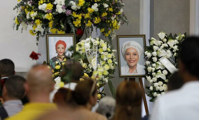 Colombia da el último adiós a la senadora Piedad Córdoba con flores y cantos