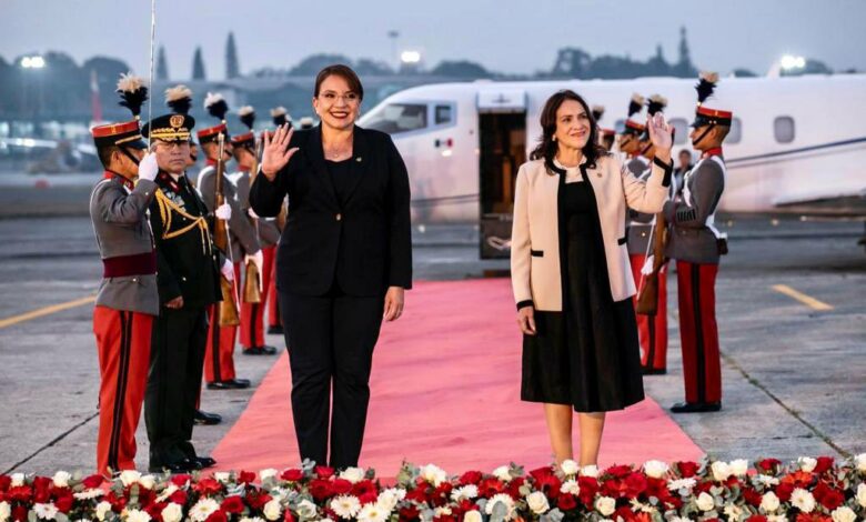 Presidenta Xiomara Castro llega a Guatemala para investidura de Bernardo Arévalo