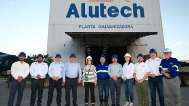 Presidenta del BCH realiza recorrido por moderno complejo industrial de Alutech