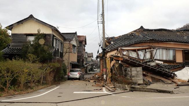 Terremoto de 7,6 grados causa graves daños en Japón