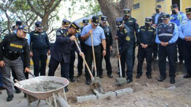 Autoridades de seguridad colocan primera piedra de guardería policial