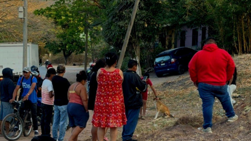 El cuerpo de la víctima quedó tendido en la calle principal del sector de Mata de Caña.