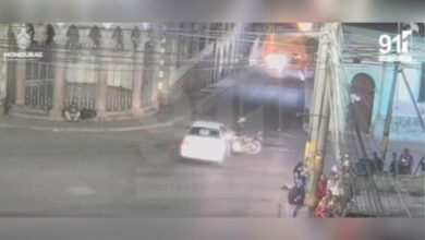 Cámaras del 911 captan brutal choque entre taxi y motociclista