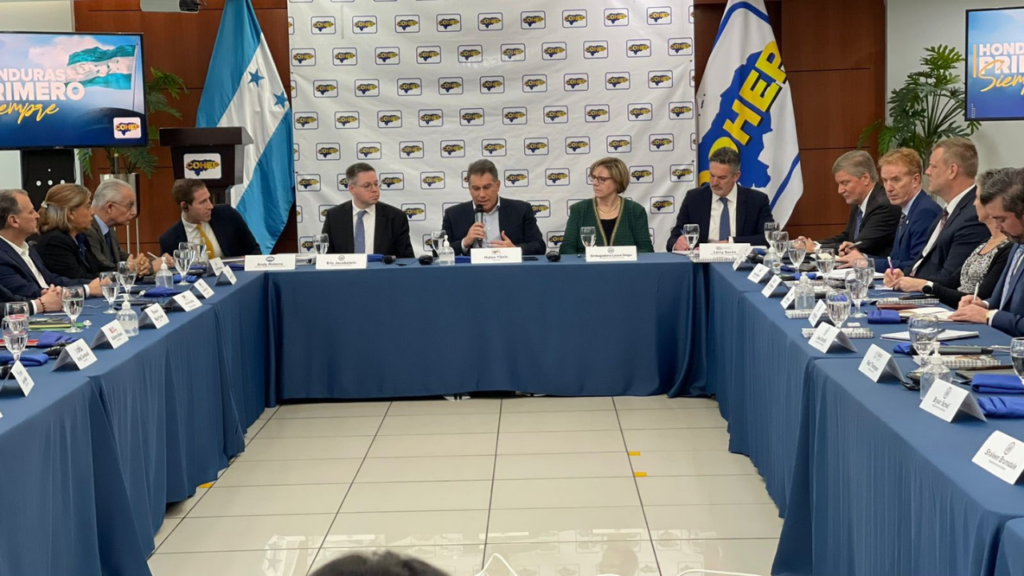 Empresa privada y delegación de EEUU analizan potencial del corredor logístico interoceánico