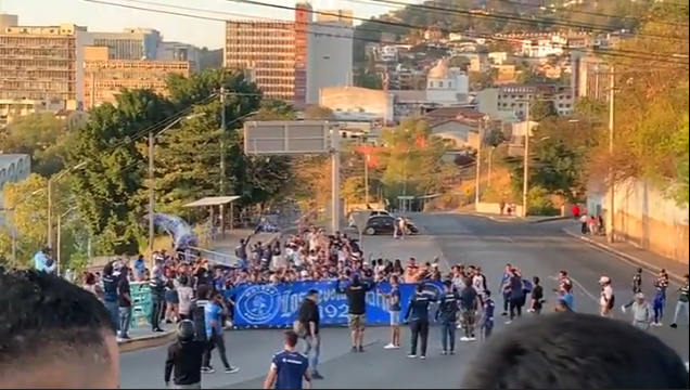 Barras de Olimpia y Motagua protagonizaron enfrentamiento en las afueras del Estadio Nacional