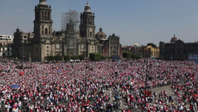 Cientos de mexicanos marchan por la democracia y acusan de corrupto al Gobierno de López Obrador