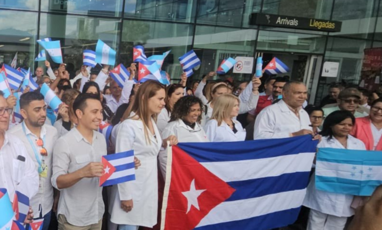 La delegación de más de 80 médicos cubanos arribó hoy a Honduras.