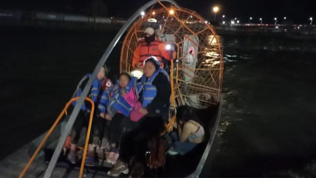 México rescata a 11 migrantes en el río Bravo fronterizo con EEUU, entre ellos seis hondureños