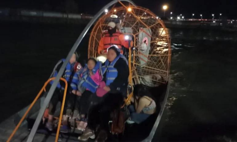 México rescata a 11 migrantes en el río Bravo fronterizo con EEUU, entre ellos seis hondureños