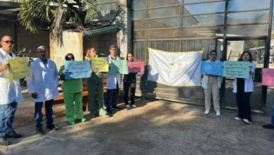 Médicos protestan y denuncian despidos injustificados en La Paz