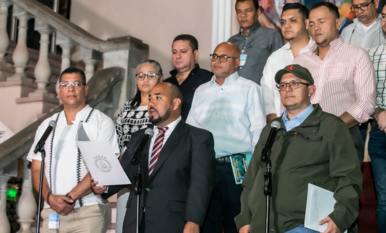 Gobierno oficializa reajuste salarial para los docentes en Honduras