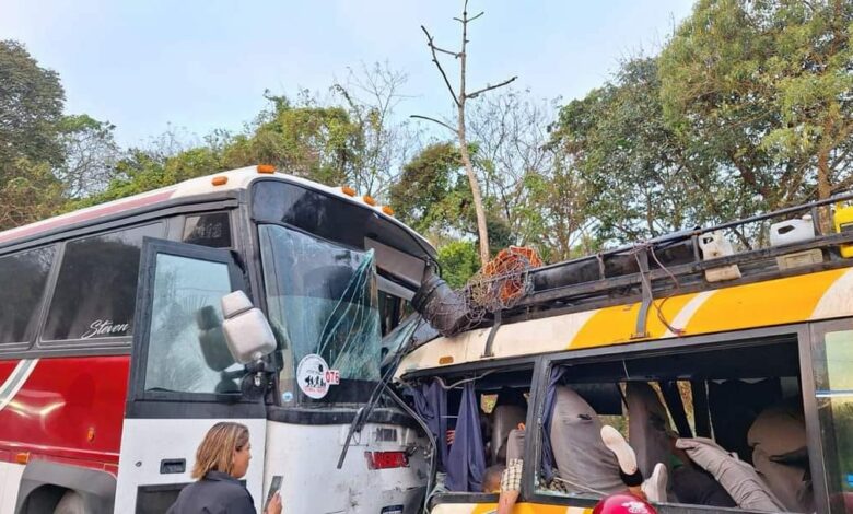 Al menos 12 muertos en choque entre dos buses en Copán