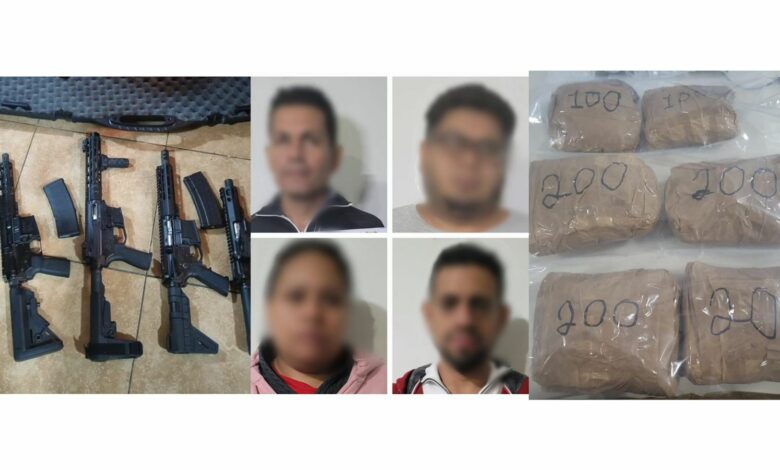 Arrestan a presuntos traficantes y les decomisa cinco kilos de cocaína y fusiles