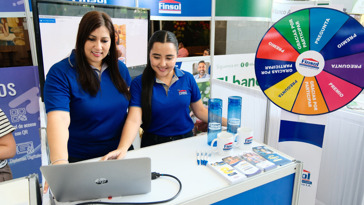 Finsol ofrece soluciones financieras a emprendedores en la Expo Tus