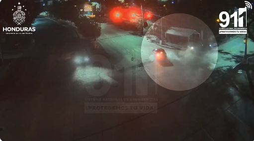 Conductor provoca accidente al cruzar semáforo en rojo en San Pedro Sula (VIDEO)