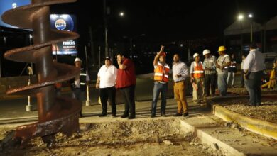 Alcalde Aldana supervisa trabajos nocturnos del paso a desnivel en el bulevar Juan Pablo II