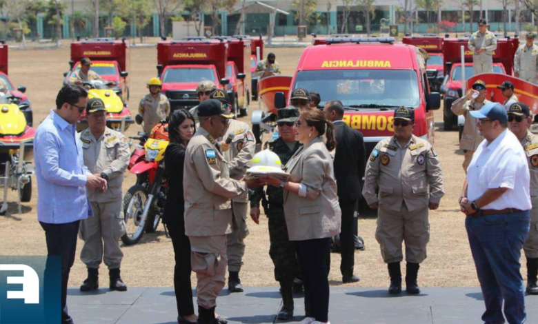 La donación incluye motos jet ski, motos de avanzada para el tema de tránsito, dos motos para Tegucigalpa que van a servir como patrulla, lanchas, y equipo contra incendios.