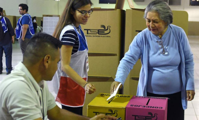 Los salvadoreños elegirán hoy a 44 alcaldes y 20 representantes para el Parlamento Centroamericano (Parlacen).