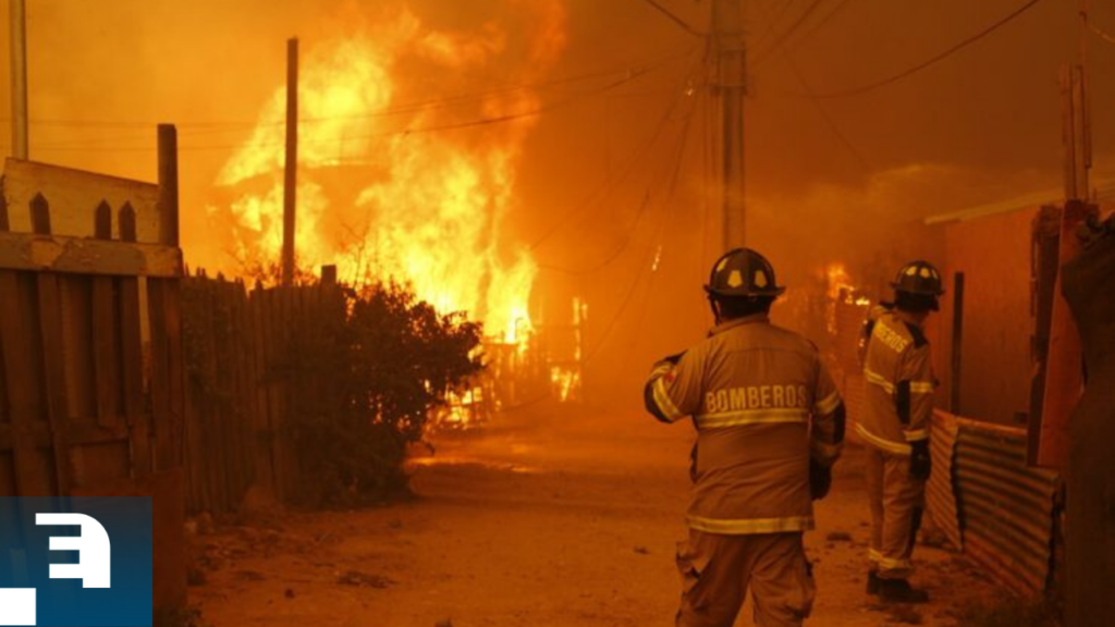 Los incendios forestales elevan las temperaturas, lo que a su vez provoca sobrecargas en los sistemas eléctricos.