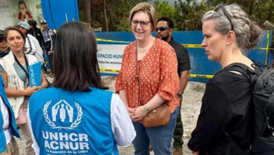 La embajadora estadounidense se hizo acompañar de representantes de Unicef, Acnur, ministerios de migración y seguridad de Honduras.