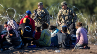 La Corte Suprema ha bloqueado temporalmente la entrada en vigor de una polémica ley de Texas que permite a las autoridades policiales detener y expulsar a migrantes de los cuales sospechen que ingresaron de forma ilegal a Estados Unidos.