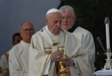 El vía crucis del papa ante la locura de la guerra y la violencia contra las mujeres
