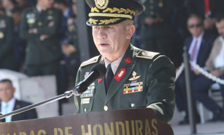 El Jefe del Estado Mayor Conjunto, Roosevelt Hernández.