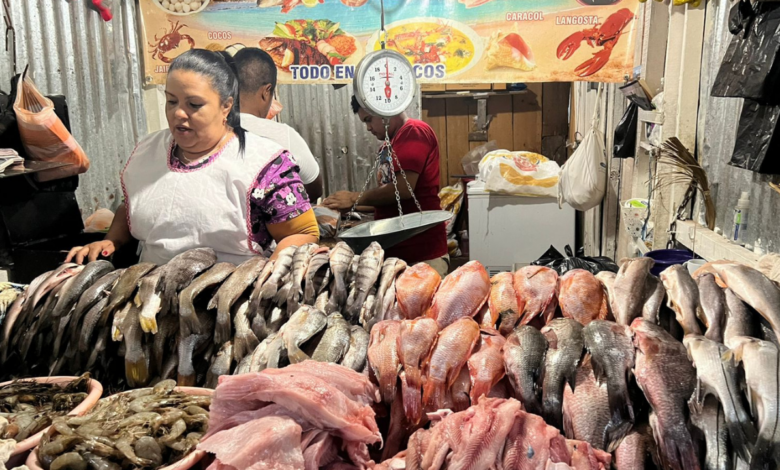 El comercio informal de Honduras prevé que la libra de pescado robalo y cecina alcanzará los 200 lempiras previó a Semana Santa.