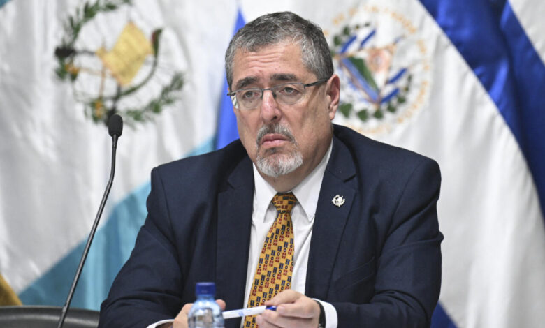 Gobierno de Guatemala denuncia a exministra de Salud por irregularidades en contrato de vacunas Sputnik