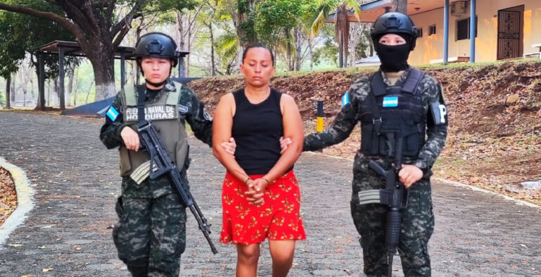 Capturan a pandillera salvadoreña acusada en su país de terrorismo y extorsión