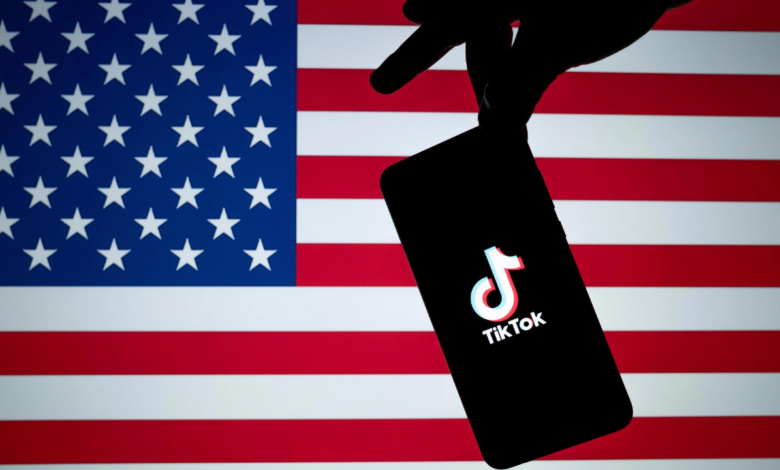 La Cámara de Representantes estadounidense aprobó un proyecto de ley que obligaría a TikTok a cortar los vínculos con su empresa matriz china ByteDance o de lo contrario enfrentar una prohibición a nivel nacional en Estados Unidos.