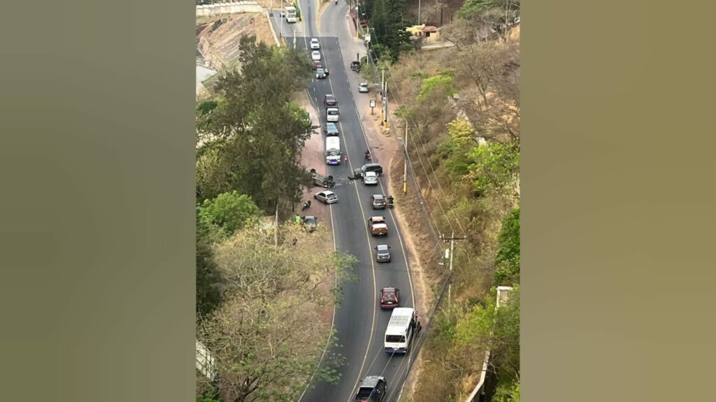 Varios heridos deja fuerte accidente en la carretera que conduce a Valle de Ángeles