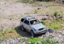 Se informó que el vehículo que se conducía en la carretera CA-11 en el carril que conduce de Gracias hacia el municipio de Santa Rosa de Copán, cayó hacia una hondonada.