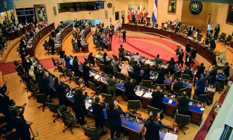 Congreso de El Salvador aprueba una reforma para agilizar cambios en la Constitución