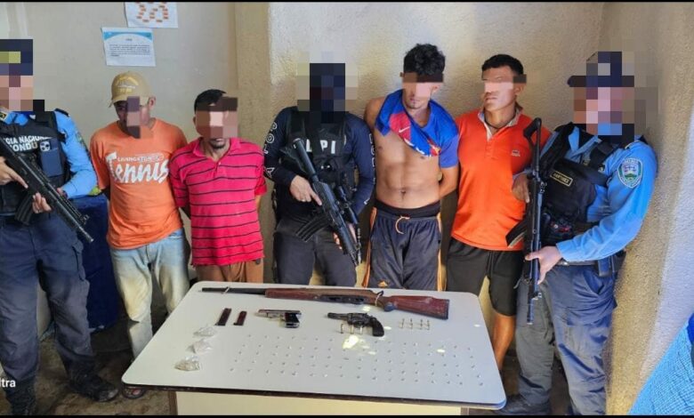 Capturan a 4 presuntos miembros de 'Los Betulianos' con drogas y armas
