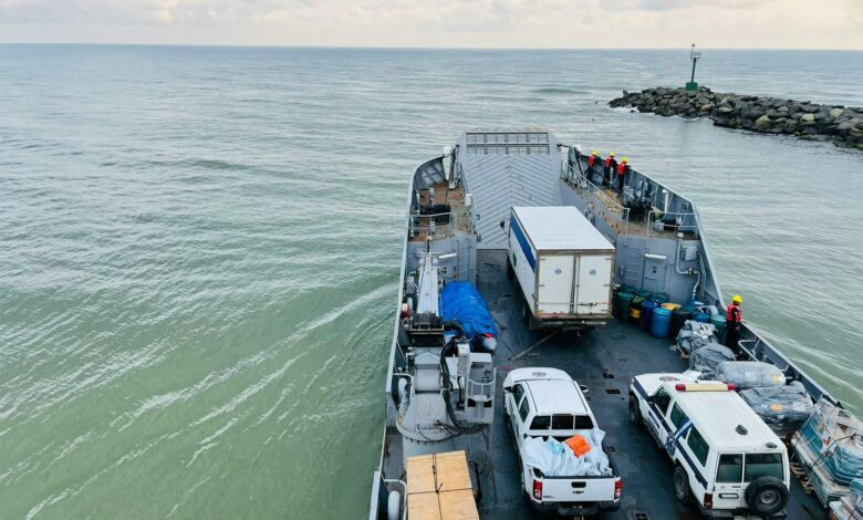 FFAA transporta 150 toneladas en ayuda humanitaria a Roatán