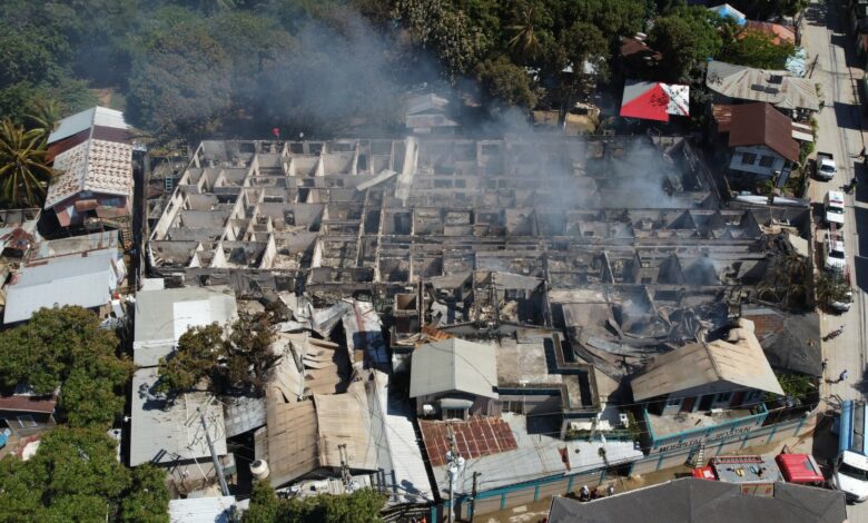 Anuncian construcción de hospital temporal en Roatán tras devastador incendio