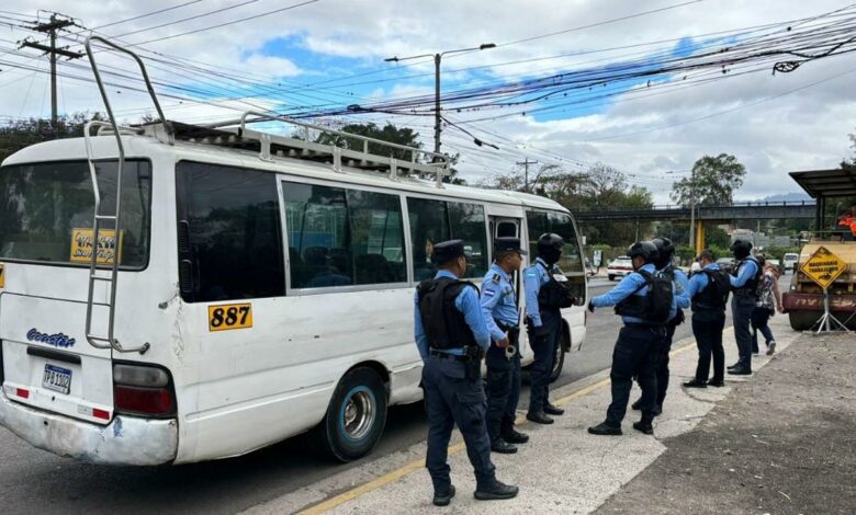 Matan a pasajero durante asalto a un bus rapidito en la capital