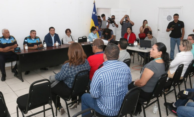 La comisión designada por el alcalde Jorge Aldana y miembros de la Junta Directiva de los comerciantes discutieron detalles del proyecto, acordando que esté finalizado para mayo del próximo año.