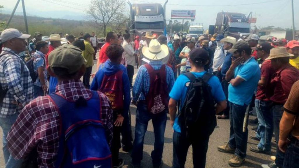 El motivo de la toma es para exigir la reparación de la carretera en Concepción de Soluteca por el deterioro que presenta.