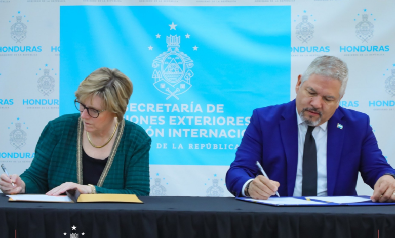 Honduras y Estados Unidos firman convenio para la protección de mujeres y menores