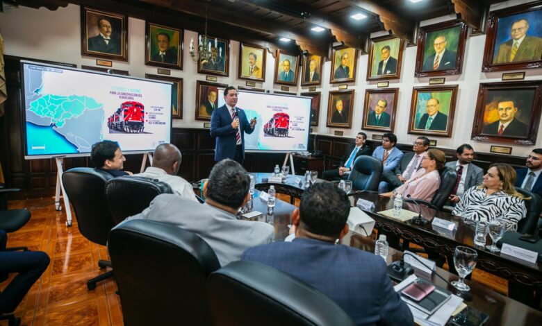 Héctor Zelaya presenta proyecto del Ferrocarril Interoceánico a la Directiva del Congreso Nacional