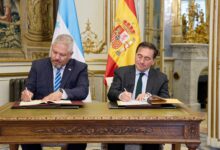 Honduras y España firman acuerdo para homologar permisos de conducir