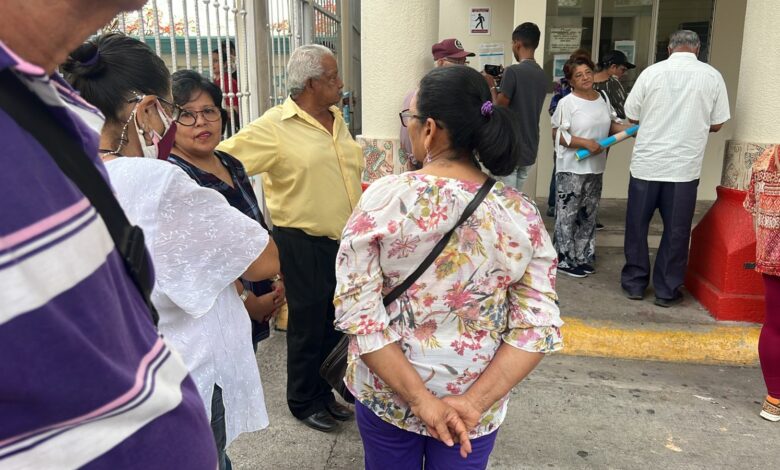 Jubilados del INJUPEMP protestan contra la revalorización de pensiones en Tegucigalpa