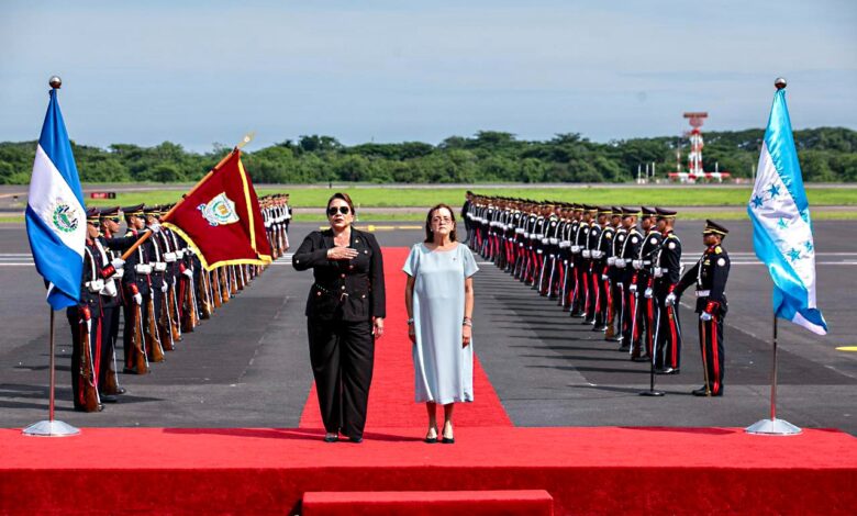 Presidenta Xiomara Castro llega a El Salvador para la investidura de Nayib Bukele