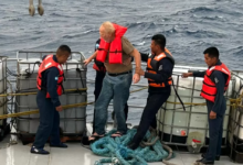 Rescatan a tres tripulantes de embarcación que estaba a la deriva en alta mar