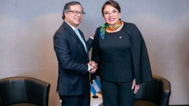 Presidenta Xiomara Castro respalda a Gustavo Petro ante denuncia de intento de Golpe de Estado en Colombia